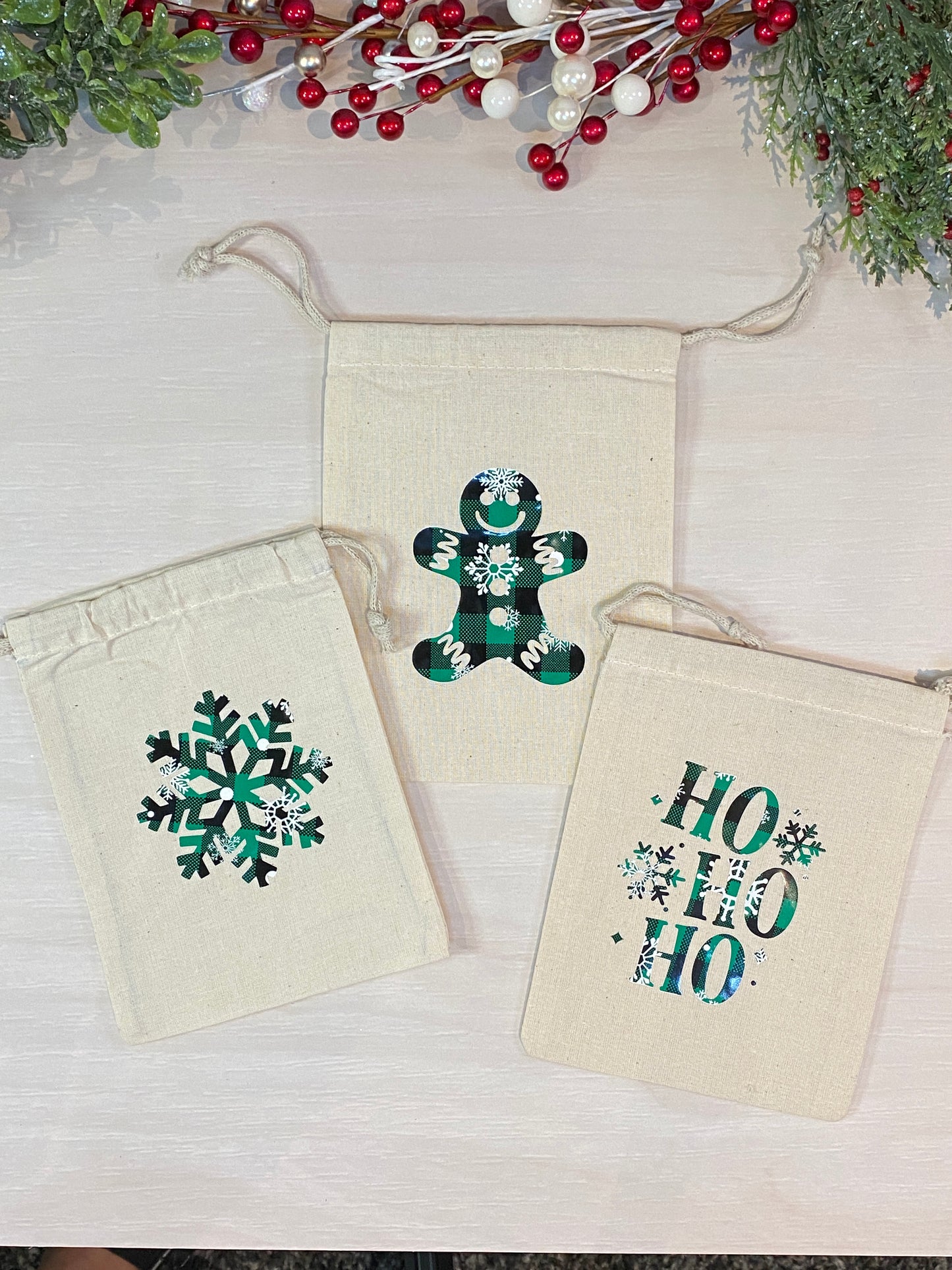 Sac cadeau réutilisable - motif de Noël vert et noir avec flocons