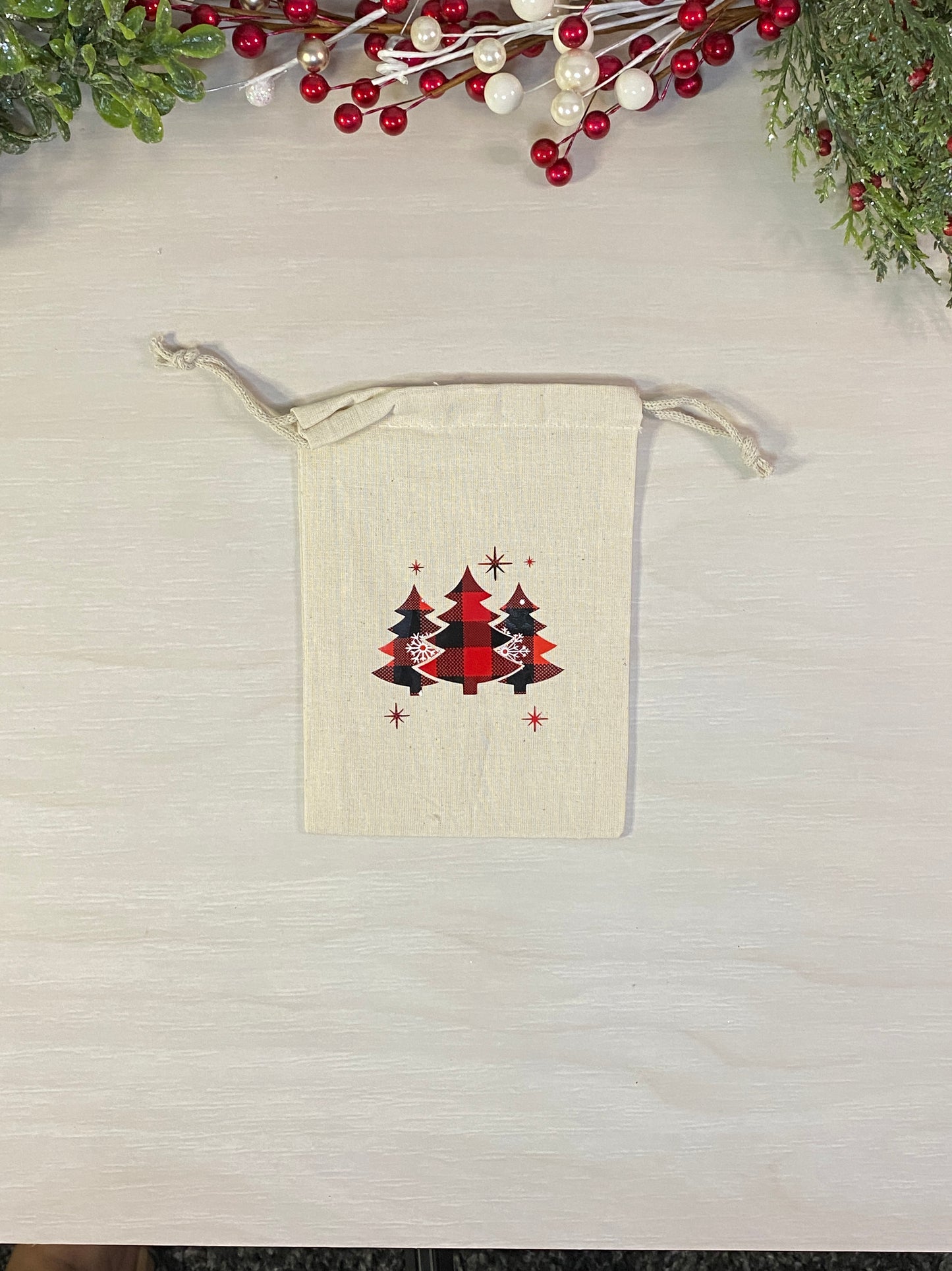 Sac cadeau réutilisable - motif de Noël rouge et noir avec flocons