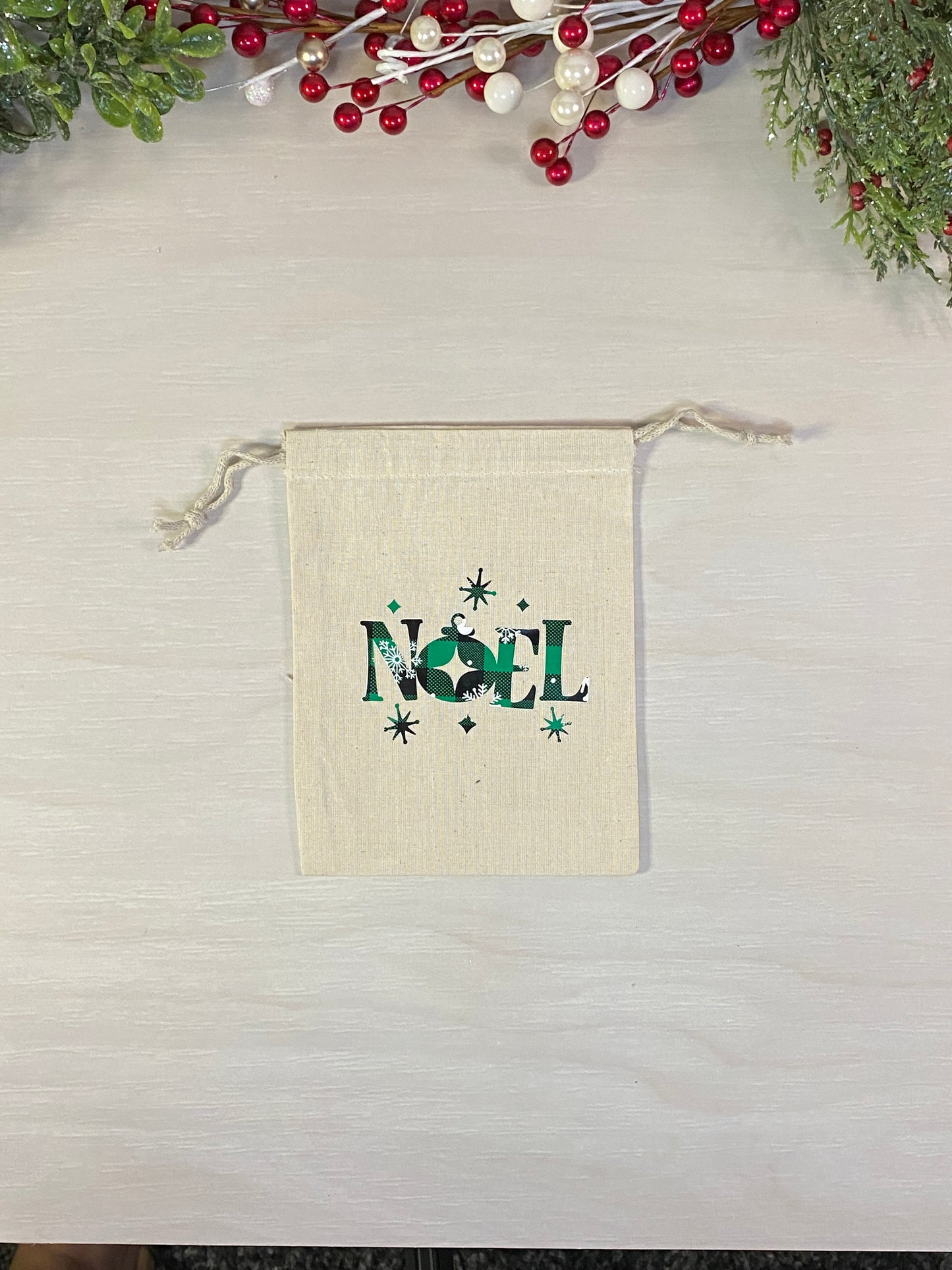 Sac cadeau réutilisable - motif de Noël vert et noir avec flocons