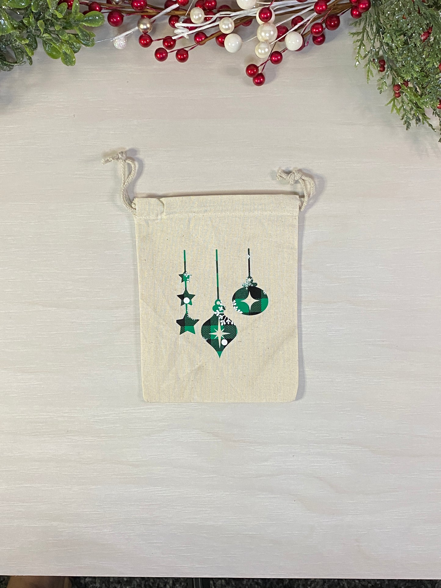 Sac cadeau réutilisable - motif de Noël vert et noir avec flocons