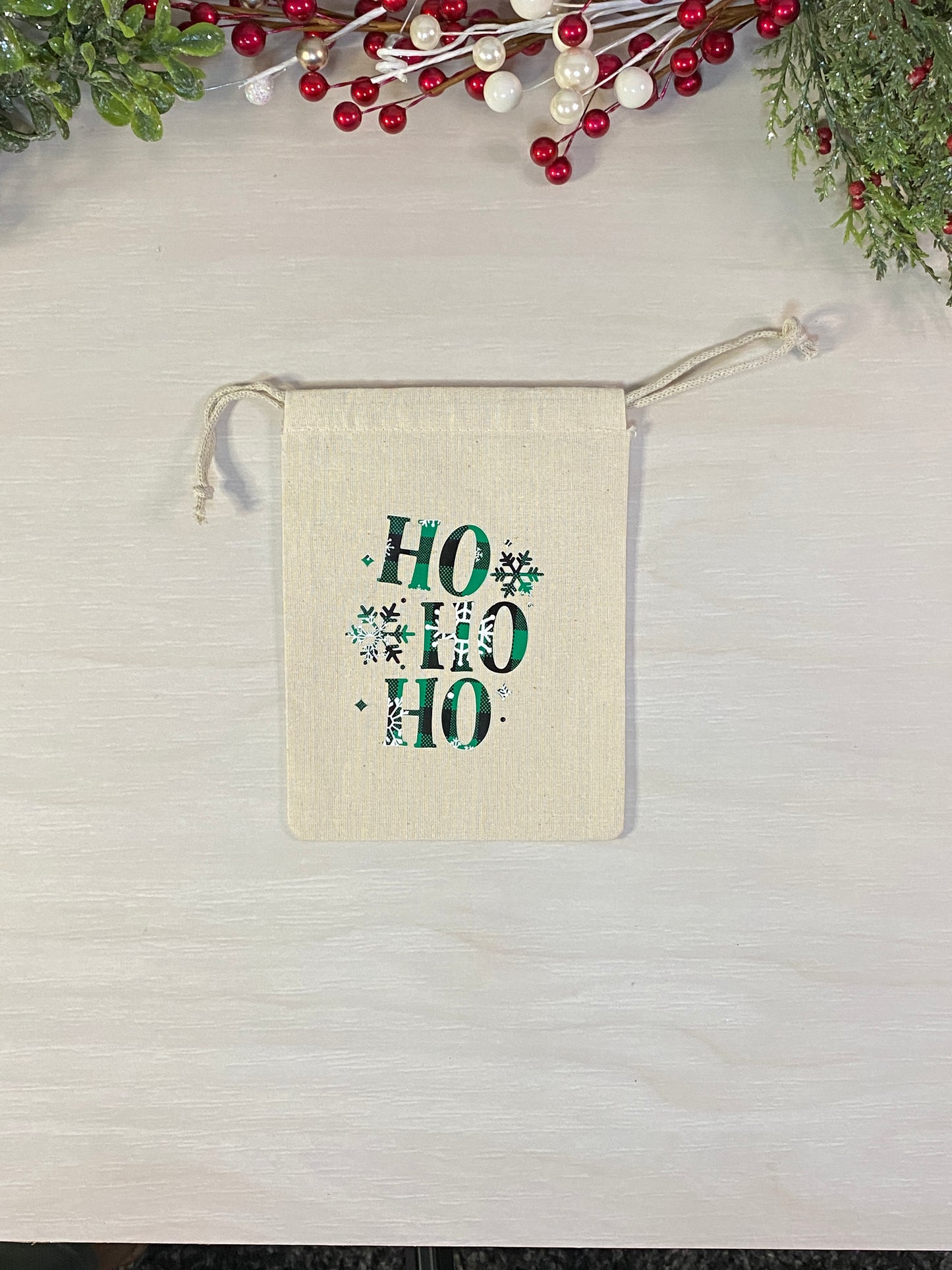 Sac cadeau réutilisable - motif de Noël vert et noir avec flocons